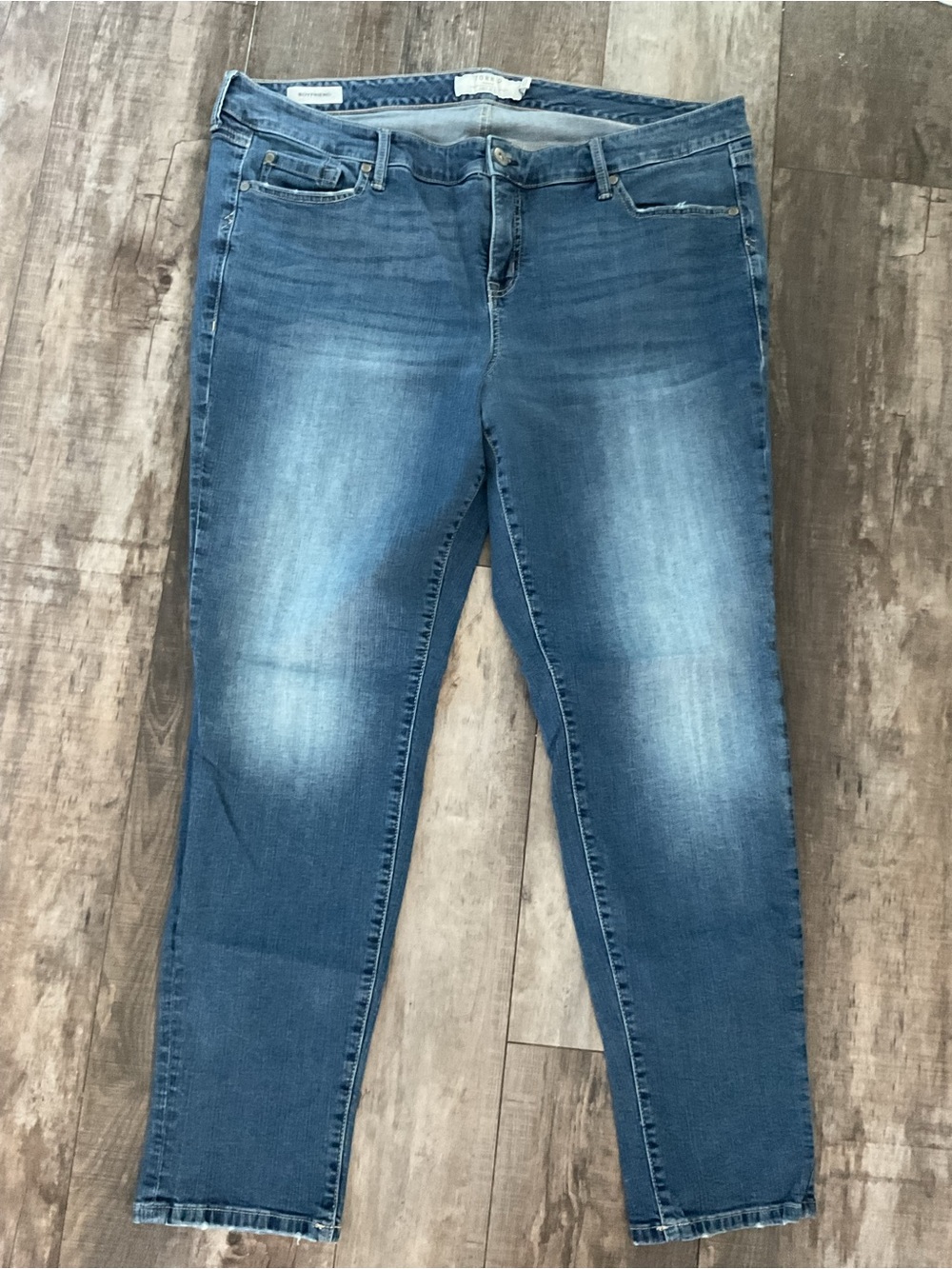 torrid Women's Boyfriend Jeans in Mid Blue Wash